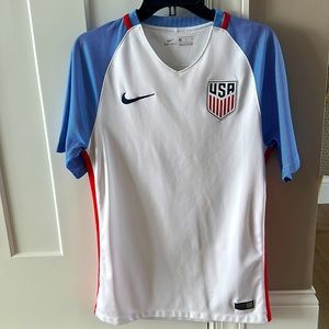 Nike USA Men’s soccer jersey, Men’s size Small.  Item is 100% authentic.